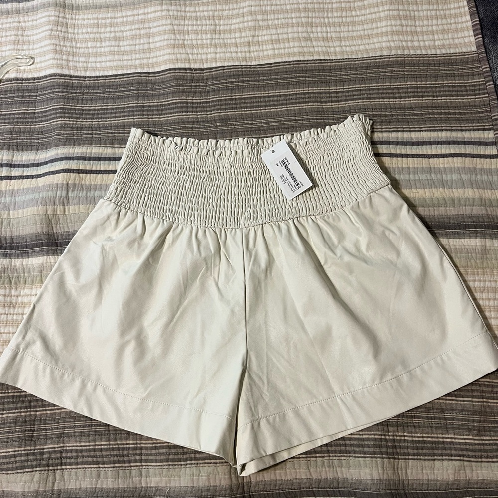 TCEC Garlyn Faux Leather Smocked Shorts Cream. Size medium. NWT